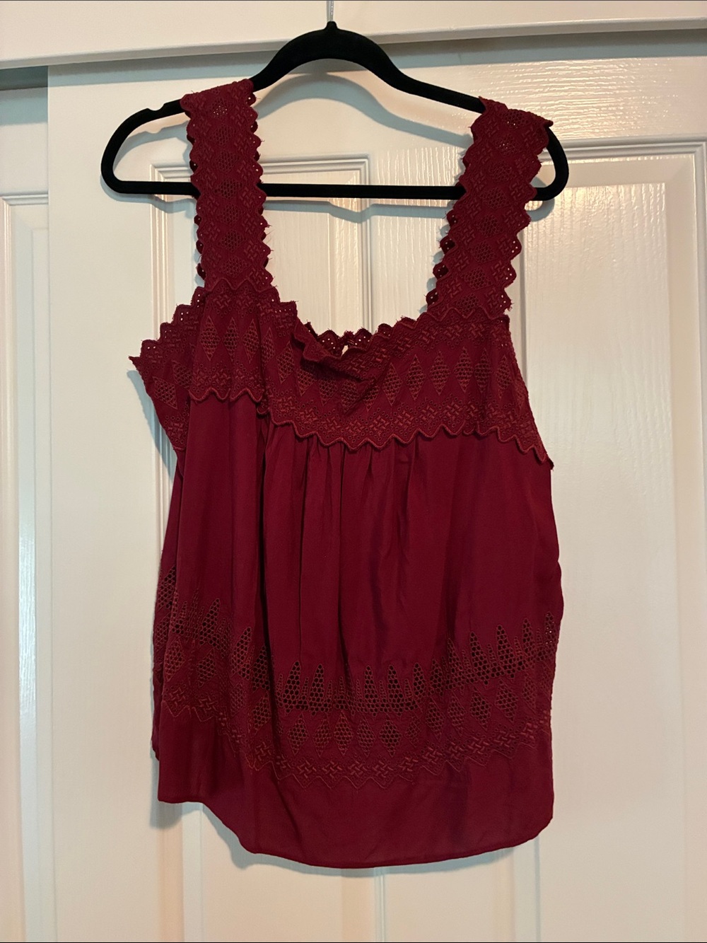 Women's Burgundy Lacelike -Trim Tank Top